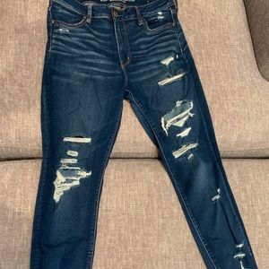 SUPER CUTE AND STRETCHY AMERICAN EAGLE JEANS💙